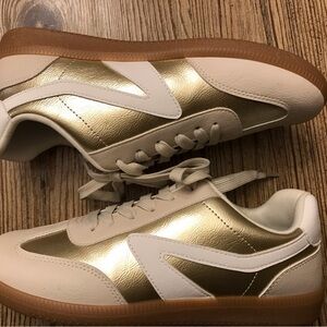 Dolce Vita sneakers size 7